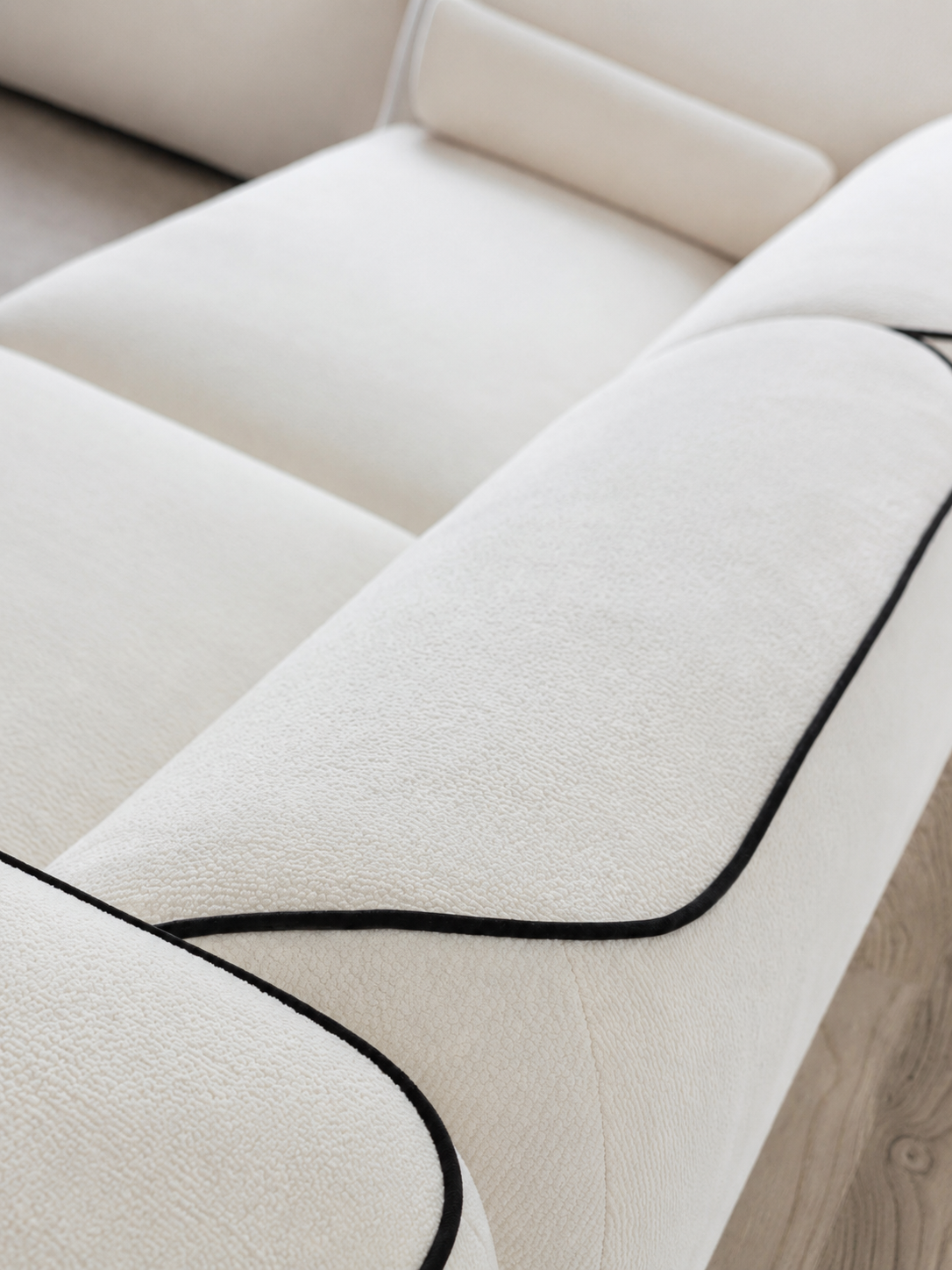 The Noiré Sofa — Luxury Modern 4-Seater Sofa