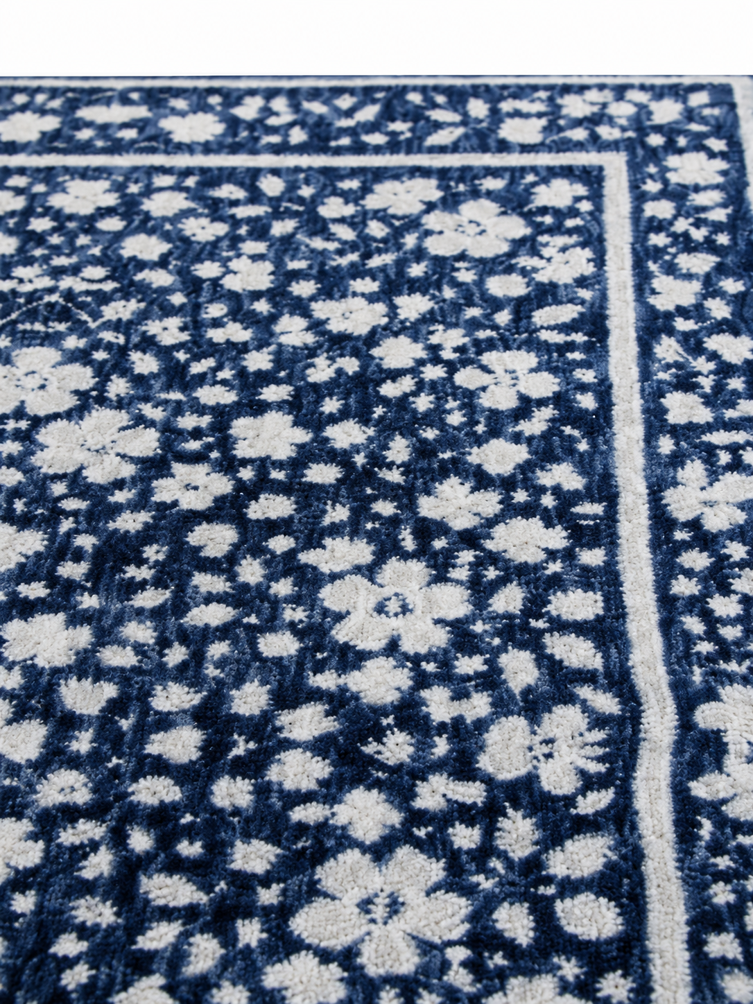 The Fleura Rug — Luxury Floral Polyester Rug